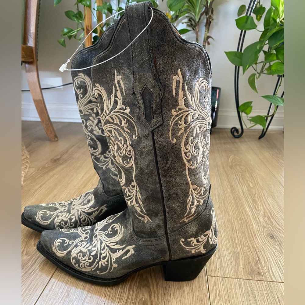 Corral cowboy boots